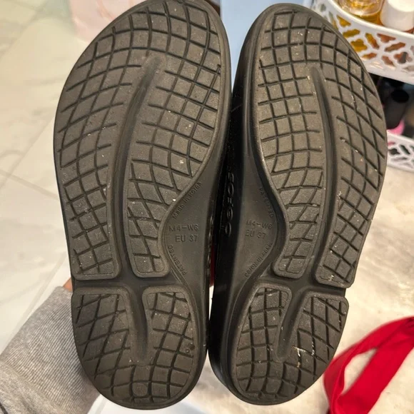 OOFOS Women's Black Sandals - Picture 2 of 3